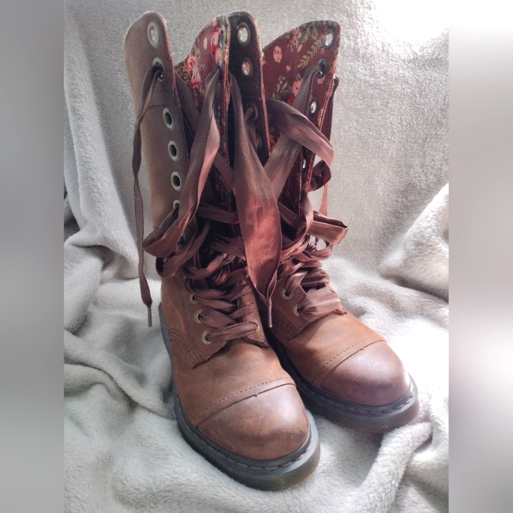 Dr. Martens Triumph, size 10 " Doc's"